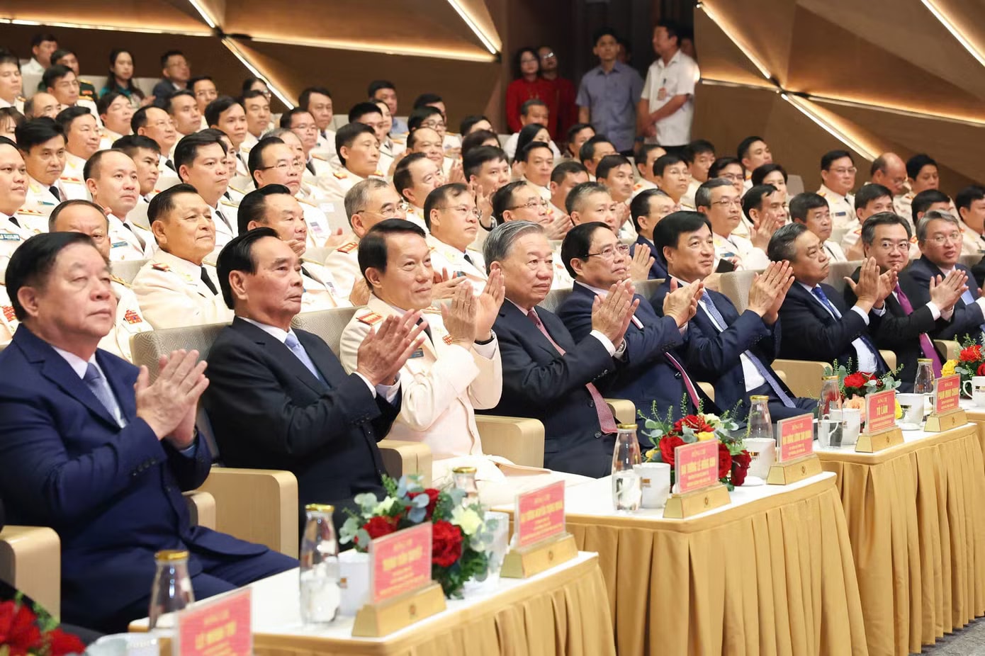 Tổng Bí thư, Chủ tịch nước Tô Lâm dự Lễ kỷ niệm 80 năm Ngày truyền thống lực lượng Tham mưu Công an nhân dân - Ảnh 4.