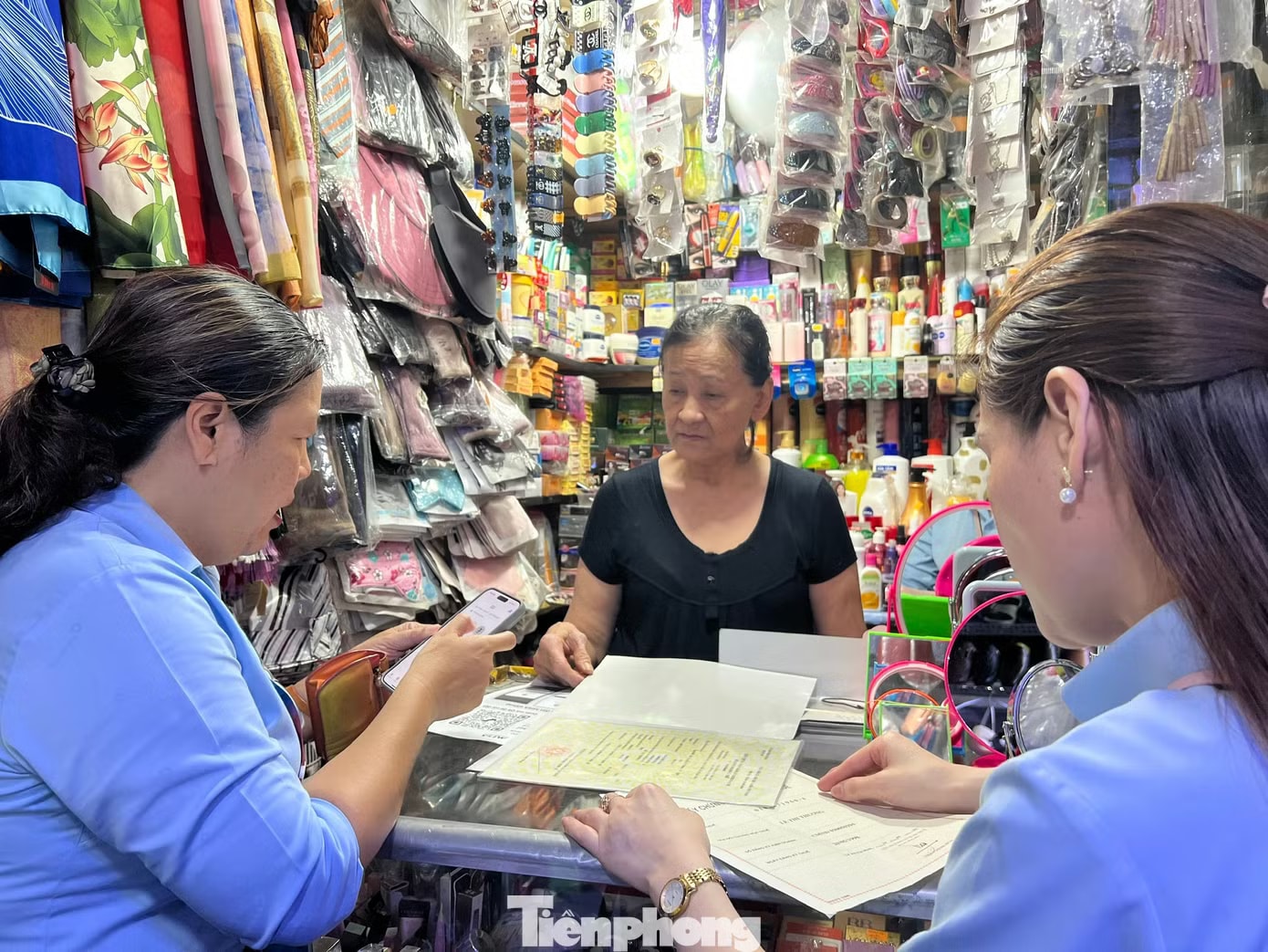 Ngành thuế TPHCM và các đơn vị đến tận nơi Cần làm gì để tránh bị truy 'giấu' doanh thu? - Ảnh 2.
