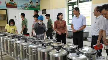 Đình chỉ một hiệu trưởng trường mầm non