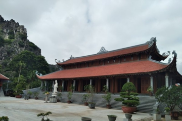 Vị vua duy nhất lên ngôi 2 lần, lấy vợ Tây, có 4 con trai đều lần lượt làm vua