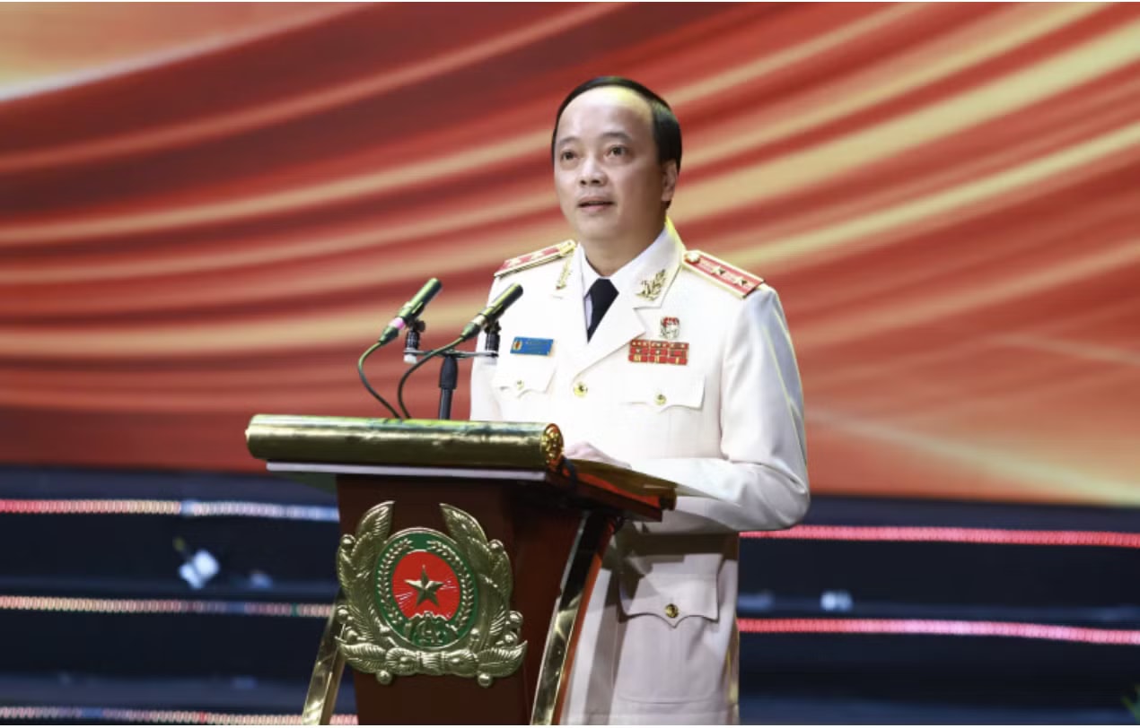 Trung tướng Đặng Hồng Đức, Thứ trưởng Bộ Công phát biểu tại lễ kỷ niệm. Tổng Bí thư, Chủ tịch nước Tô Lâm dự Lễ kỷ niệm 80 năm Ngày truyền thống lực lượng Tham mưu Công an nhân dân - Ảnh 1.