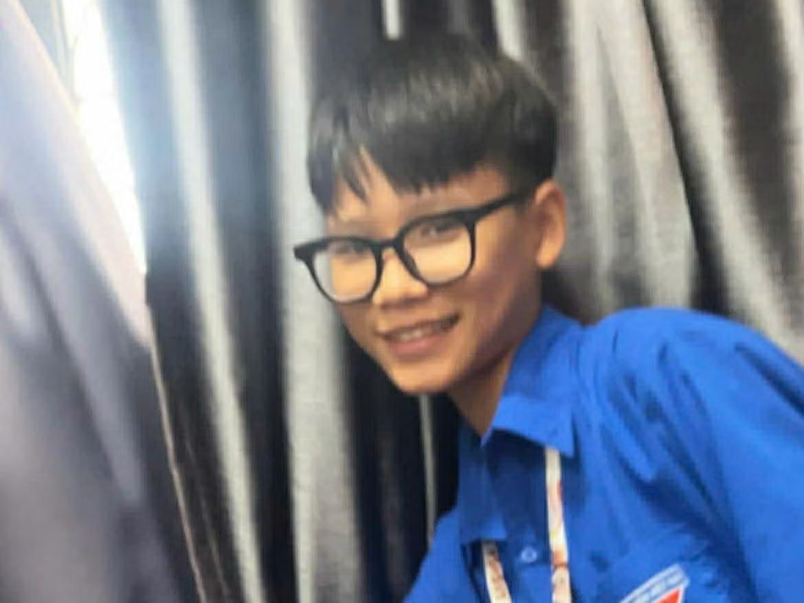 Chân dung em Võ Hoàng Thành dũng cảm lao xuống biển Cửa Lò cứu hai người đuối nước. Lao vào dòng xoáy giữa biển động, nam sinh lớp 10 cứu hai người thoát nạn - Ảnh 2.