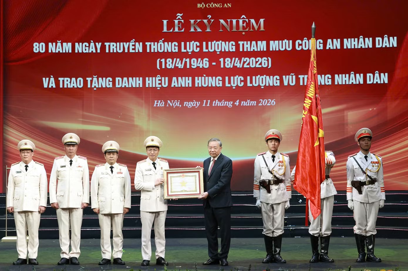 Tổng Bí thư, Chủ tịch nước Tô Lâm dự Lễ kỷ niệm 80 năm Ngày truyền thống lực lượng Tham mưu Công an nhân dân - Ảnh 6.
