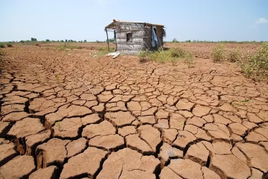 ĐBSCL thường xuyên hứng chịu hạn hán, xâm nhập mặn khốc liệt trong những năm El Nino. Nguy cơ xuất hiện El Nino rất mạnh, khí hậu nước ta sẽ thế nào? - Ảnh 2.