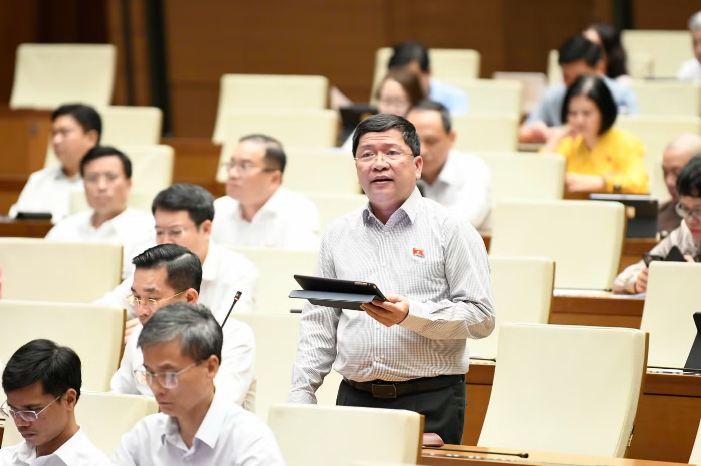 Đại biểu Tạ Văn Hạ (Đoàn Đà Nẵng). Ảnh: Như Ý Đại biểu Quốc hội: Trao 'chìa khóa vàng' thể chế để Hà Nội phát triển - Ảnh 1.