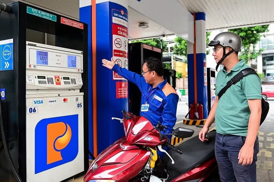 Hôm nay sẽ có quyết định quan trọng về các loại thuế với xăng dầu ảnh 1 Hôm nay sẽ có quyết định quan trọng về các loại thuế với xăng dầu - Ảnh 1.