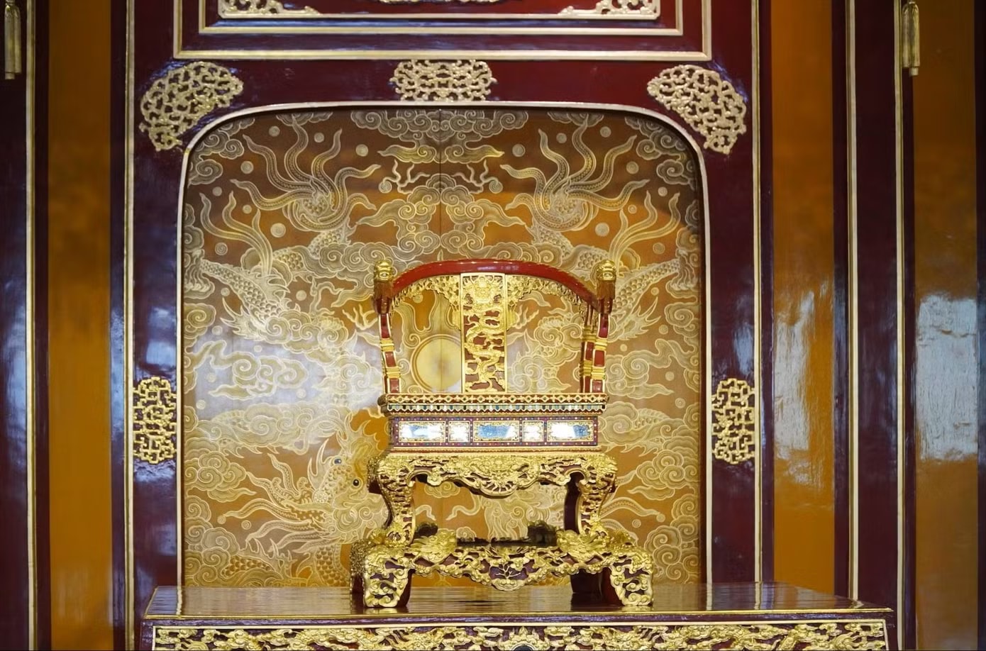 Ngai vua triều Nguyễn từng bị bẻ gãy bao giờ phục chế xong? - Ảnh 3.