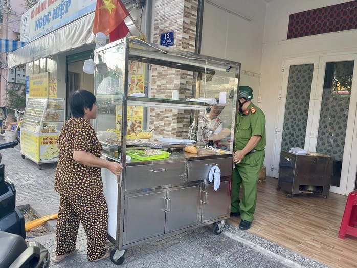 ngo doc banh mi