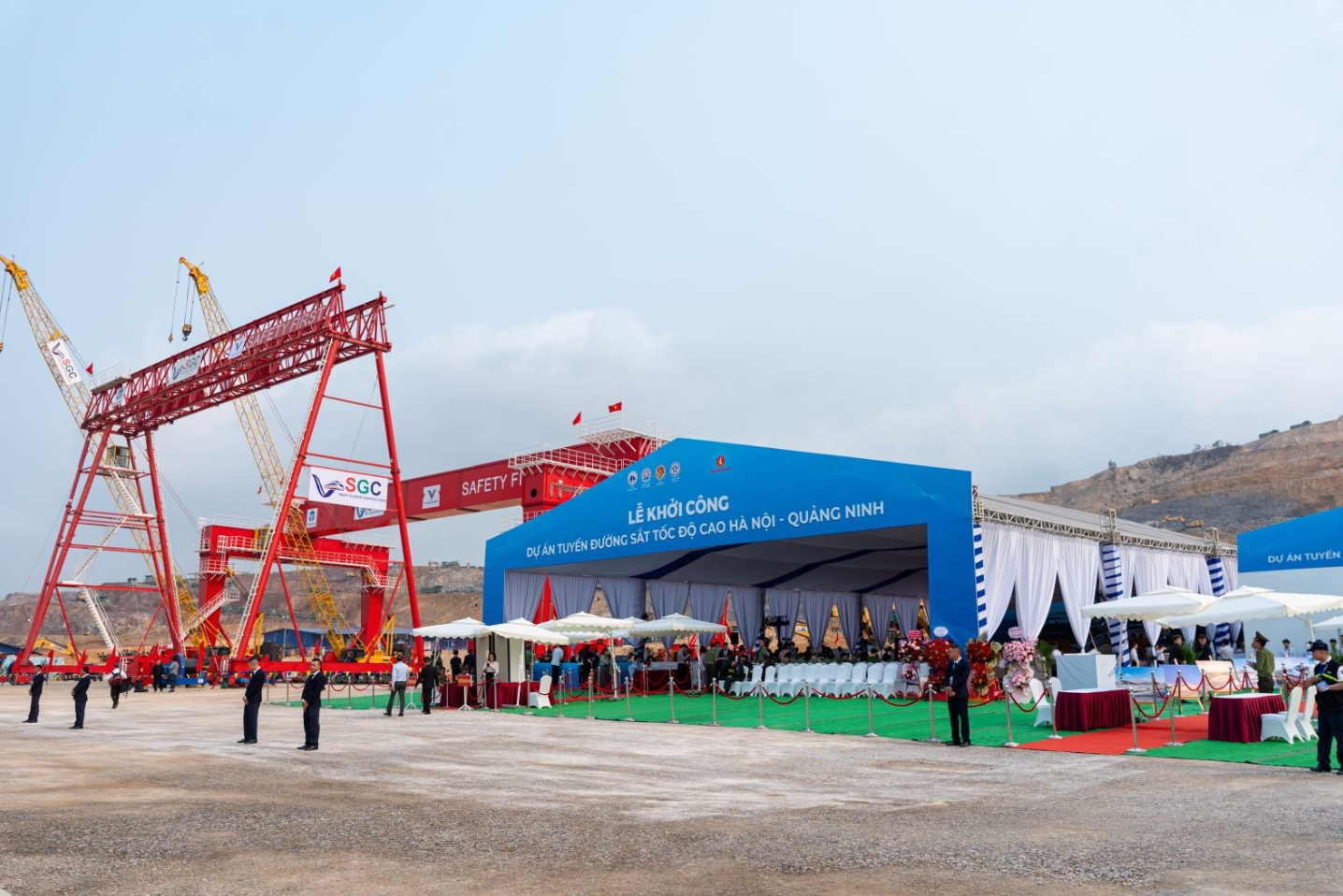 Việt Nam chính thức khởi công tuyến đường sắt cao tốc đầu tiên, vốn đầu tư gần 150.000 tỷ đồng- Ảnh 1. Việt Nam chính thức khởi công tuyến đường sắt cao tốc đầu tiên, vốn đầu tư gần 150.000 tỷ đồng- Ảnh 1.