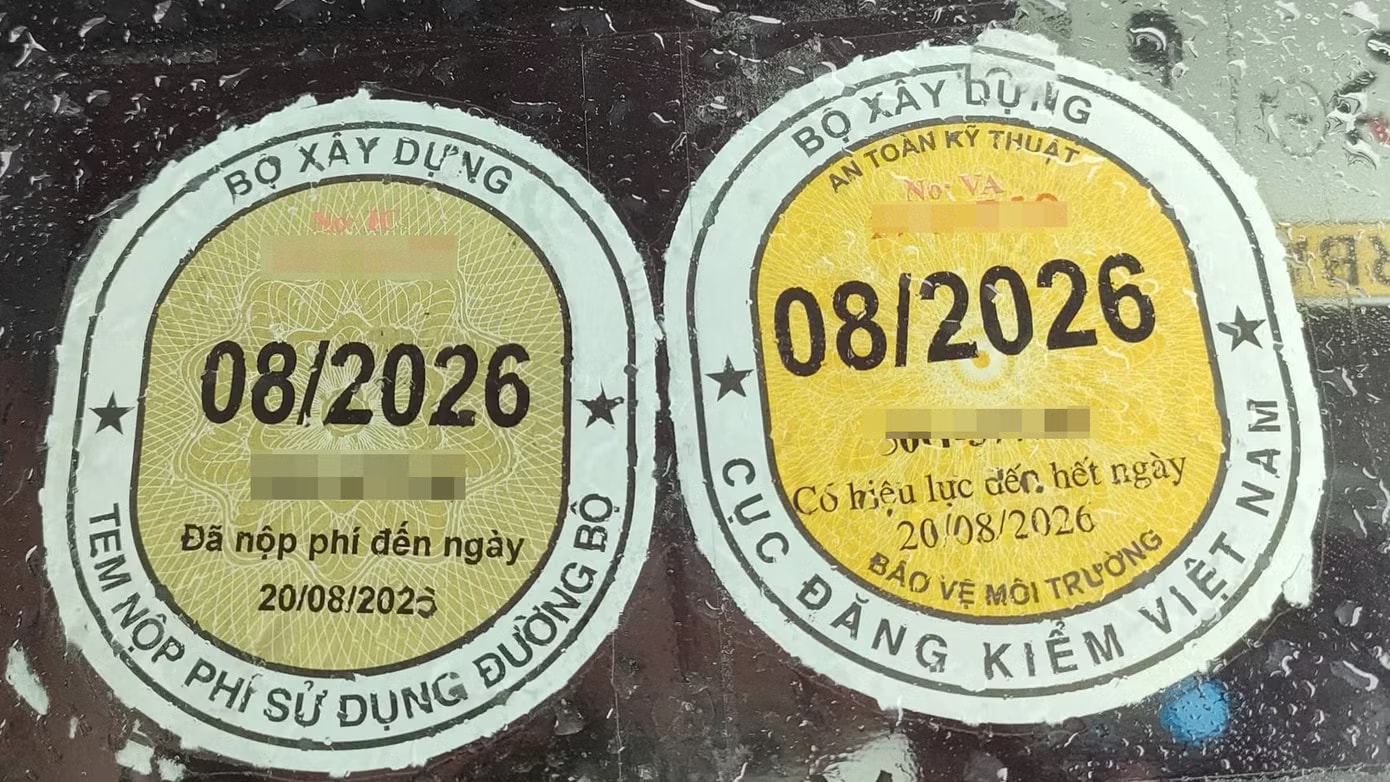 Dự kiến từ ngày 1/1/2027 dừng việc dán tem đăng kiểm trên kính ô tô và chỉ sử dụng đăng kiểm điện tử. Ảnh: PLPT. Sắp bỏ dán tem đăng kiểm trên kính chắn gió ô tô? - Ảnh 1.