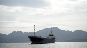 Nguy cơ ‘kịch bản tận thế’ tại eo biển Hormuz, Mỹ cân nhắc nối lại không kích Iran