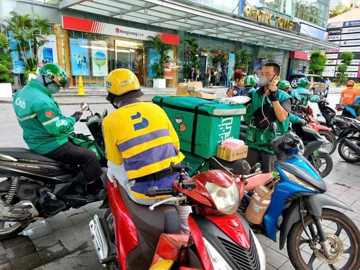 Tài xế công nghệ ‘lật kèo’ hàng loạt, tính bỏ xe xăng, ôm xe điện
