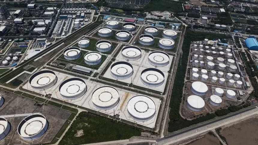 Nguy cơ ‘kịch bản tận thế’ tại eo biển Hormuz, Mỹ cân nhắc nối lại không kích Iran - Ảnh 2.