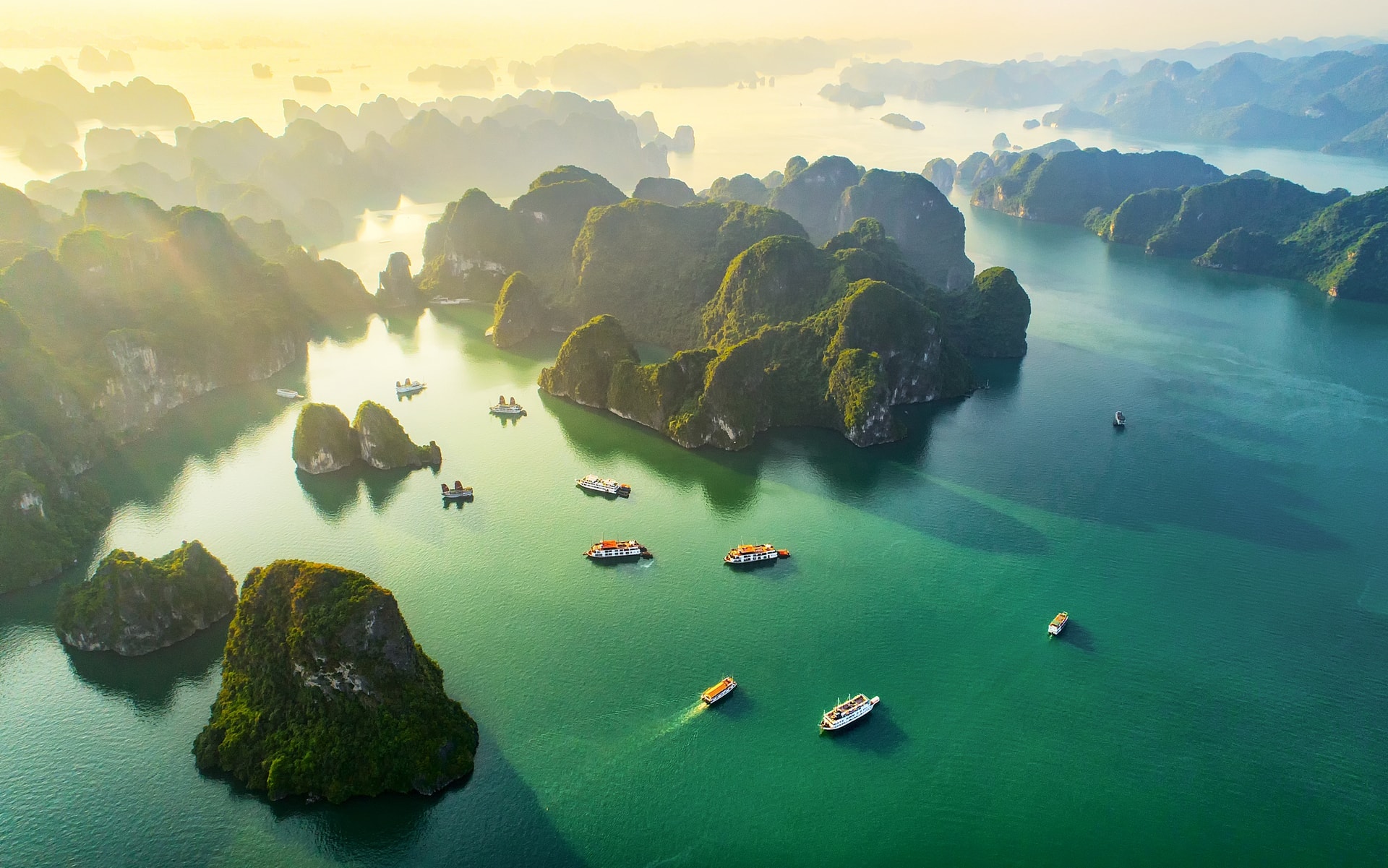 vinhhalong3.jpg