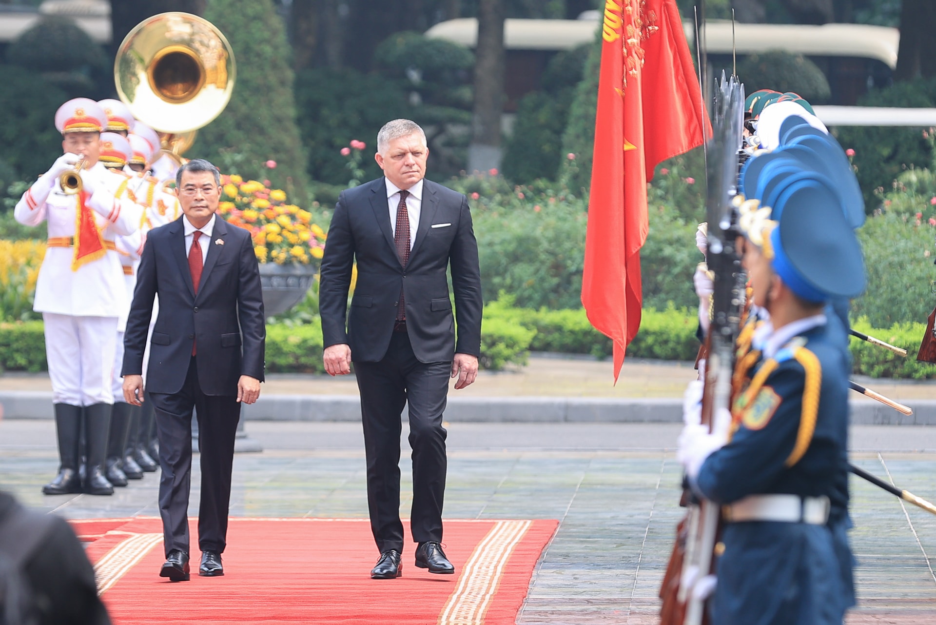 Thủ tướng Lê Minh Hưng chủ trì lễ đón Thủ tướng Slovakia thăm chính thức Việt Nam- Ảnh 1. Thủ tướng Lê Minh Hưng chủ trì lễ đón Thủ tướng Slovakia thăm chính thức Việt Nam- Ảnh 1.