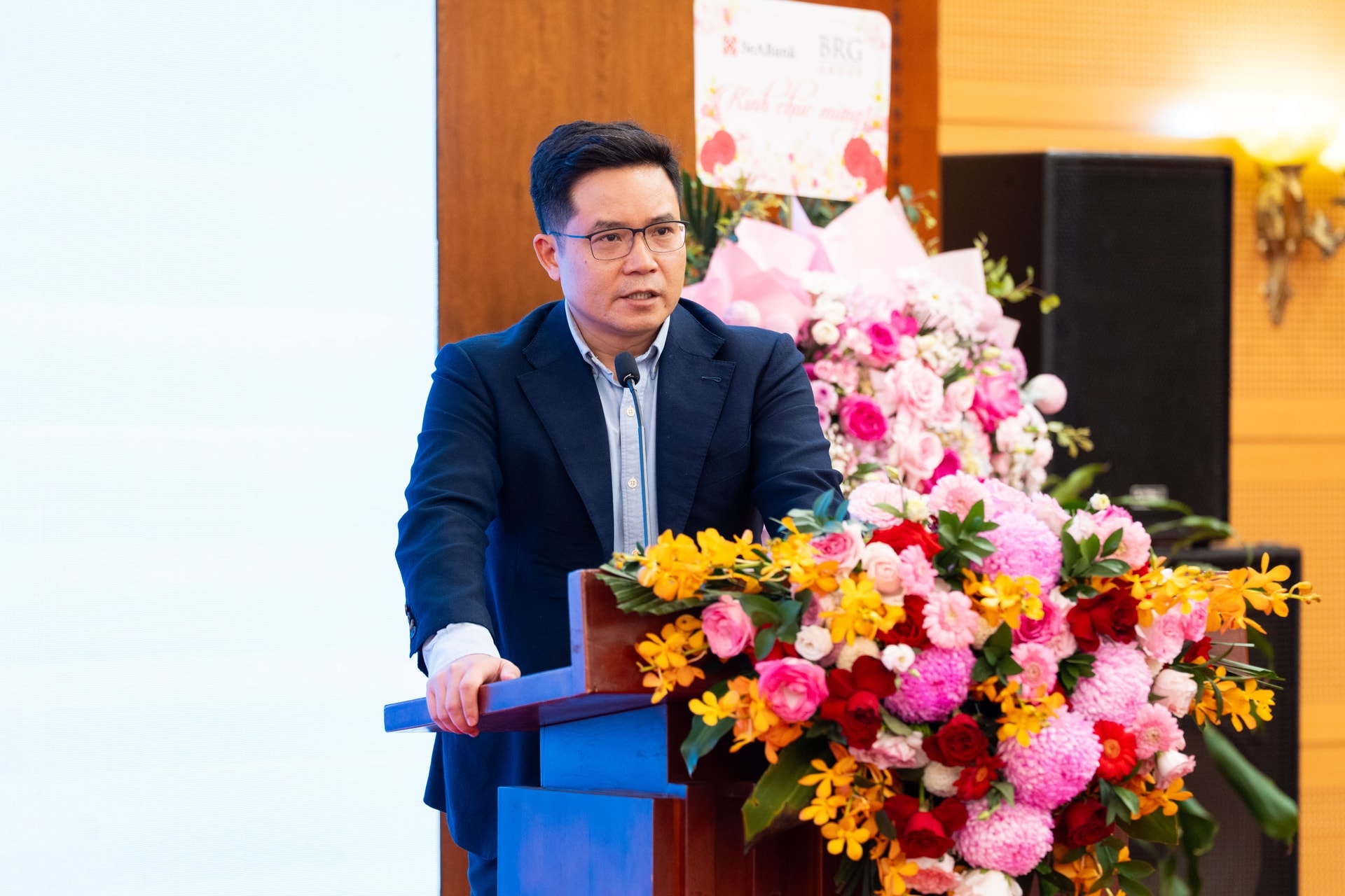Nhu cầu vốn lớn, dư địa tín dụng hẹp dần: Chủ tịch FiinGroup nêu 3 áp lực với doanh nghiệp Việt - Ảnh 1.