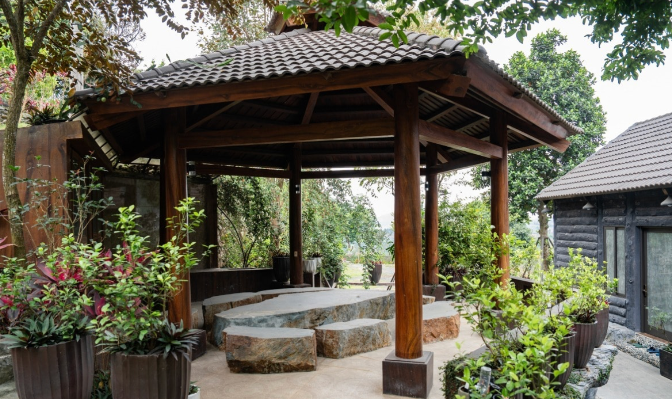 Nữ NSND trẻ nhất Việt Nam sở hữu biệt phủ 8.000m2: Hòn non bộ cao bằng nhà 2 tầng, điện thờ hướng ra dãy núi hùng vĩ- Ảnh 5. Nữ NSND trẻ nhất Việt Nam sở hữu biệt phủ 8.000m2: Hòn non bộ cao bằng nhà 2 tầng, điện thờ hướng ra dãy núi hùng vĩ- Ảnh 5.
