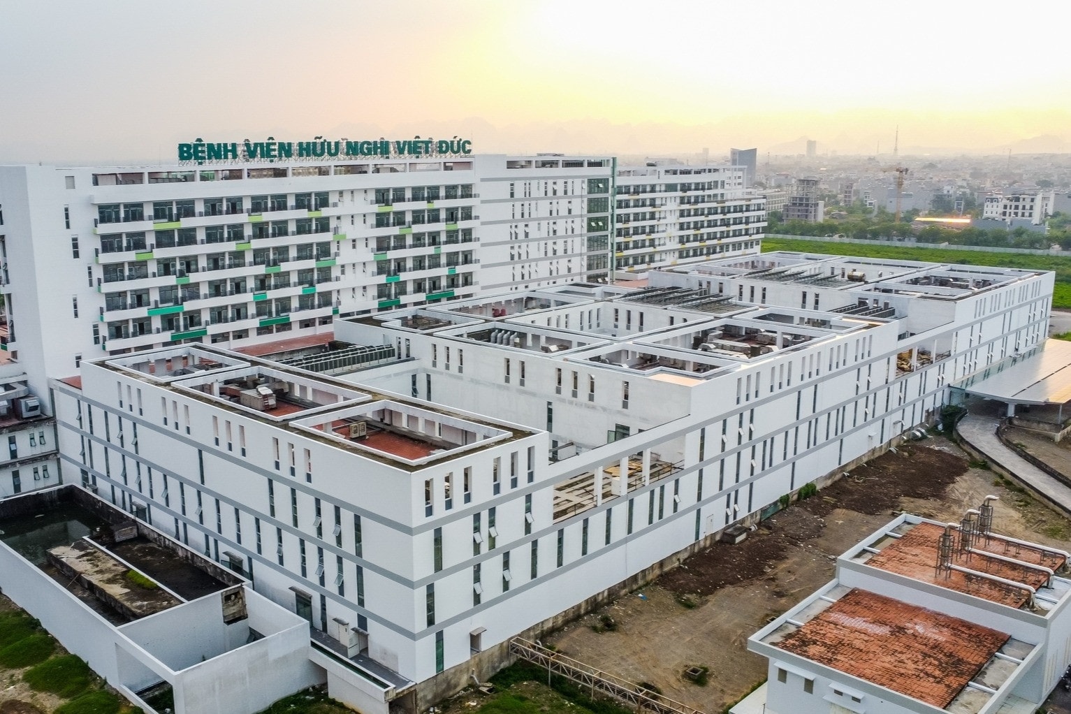 Thủ tướng Lê Minh Hưng chỉ đạo nóng về 2 bệnh viện hạng đặc biệt của Việt Nam- Ảnh 2. Thủ tướng Lê Minh Hưng chỉ đạo nóng về 2 bệnh viện hạng đặc biệt của Việt Nam- Ảnh 2.