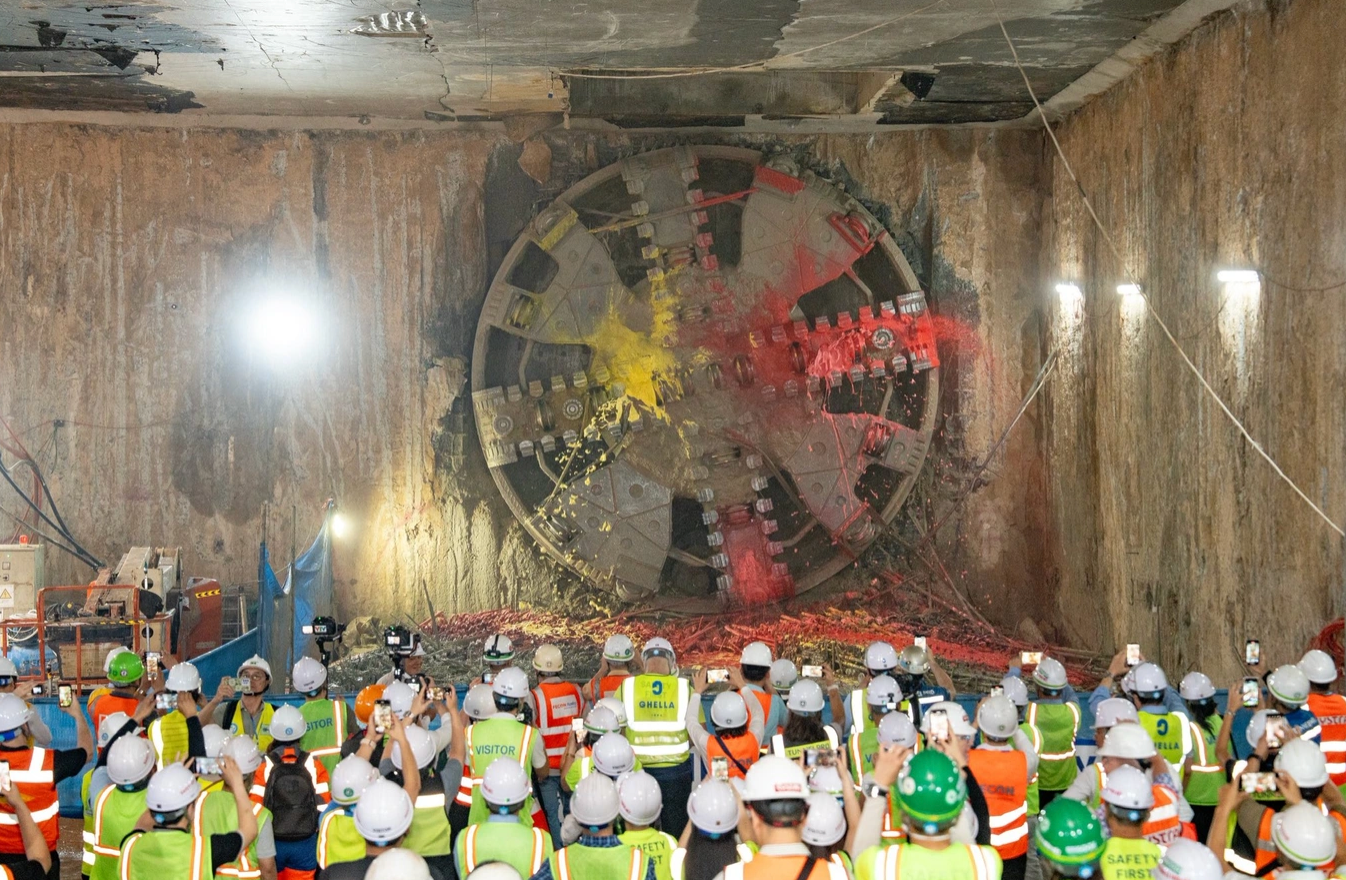 Huy động 2 cỗ máy TBM khổng lồ, Việt Nam chính thức đào thông 4km đường hầm dưới lòng Thủ đô- Ảnh 1. Huy động 2 cỗ máy TBM khổng lồ, Việt Nam chính thức đào thông 4km đường hầm dưới lòng Thủ đô- Ảnh 1.