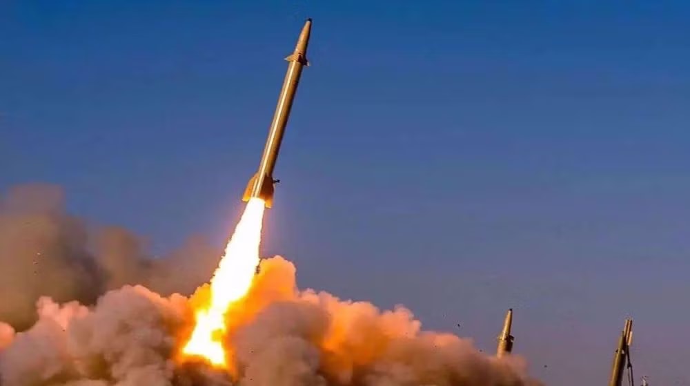 Iran tuyên bố đặt quân đội trong tình trạng 'báo động chiến đấu tối đa' - Ảnh 1.