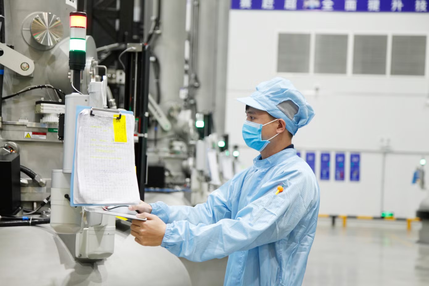 Một doanh nghiệp Trung Quốc đang đầu tư, sản xuất trong khu công nghiệp ở tỉnh Bắc Ninh. Ảnh: Nguyễn Thắng. Dự án của Trung Quốc đầu tư tại Bắc Ninh nhiều nhất - Ảnh 1.