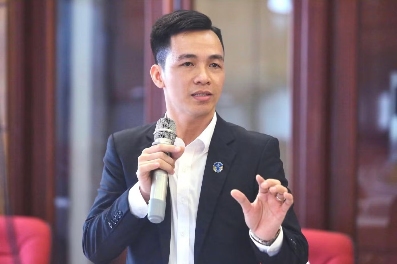 Luật sư Hoàng Tuấn Vũ. Bị bắt vì tranh chấp tại chung cư: Những hành vi nào dễ 'vượt rào' ? - Ảnh 2.