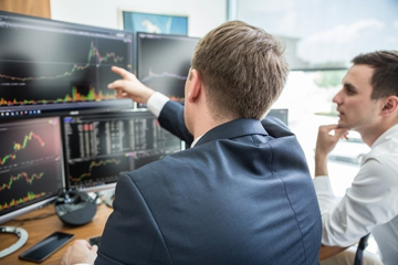 VN-Index trở lại mốc 1.800, khối ngoại bán ròng gần 3.700 tỷ: Có 13 lệnh 'cá mập'