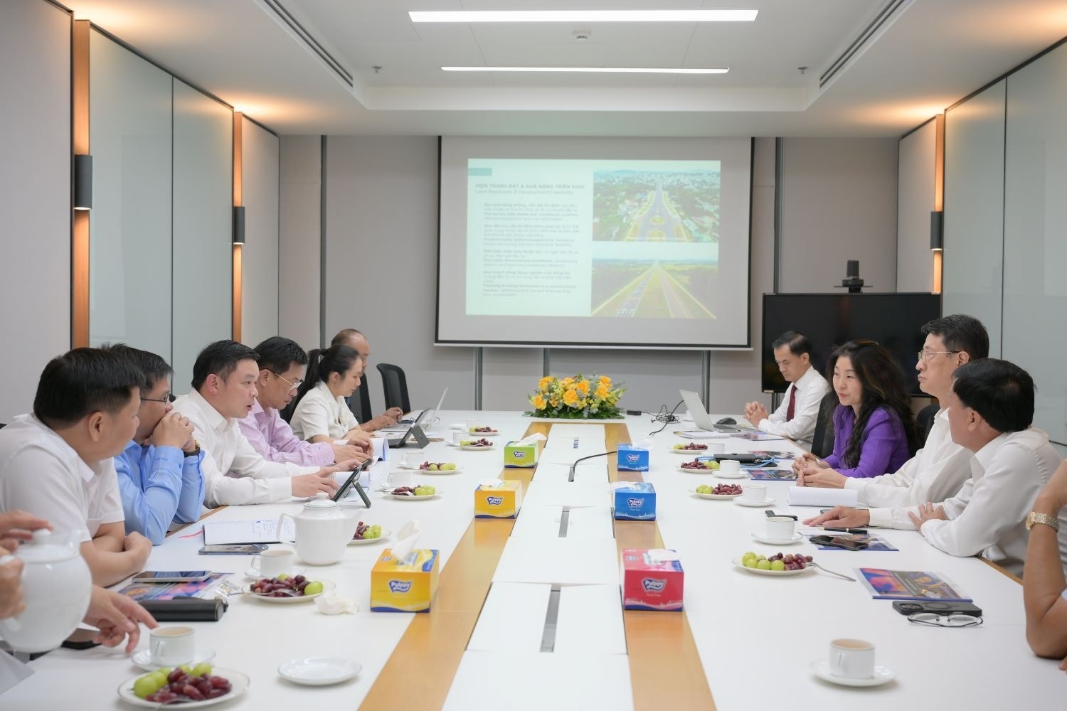 Hình ảnh tại buổi làm việc. Nguồn ảnh: UBND tỉnh Đắk Lắk Hình ảnh tại buổi làm việc. Nguồn ảnh: UBND tỉnh Đắk Lắk