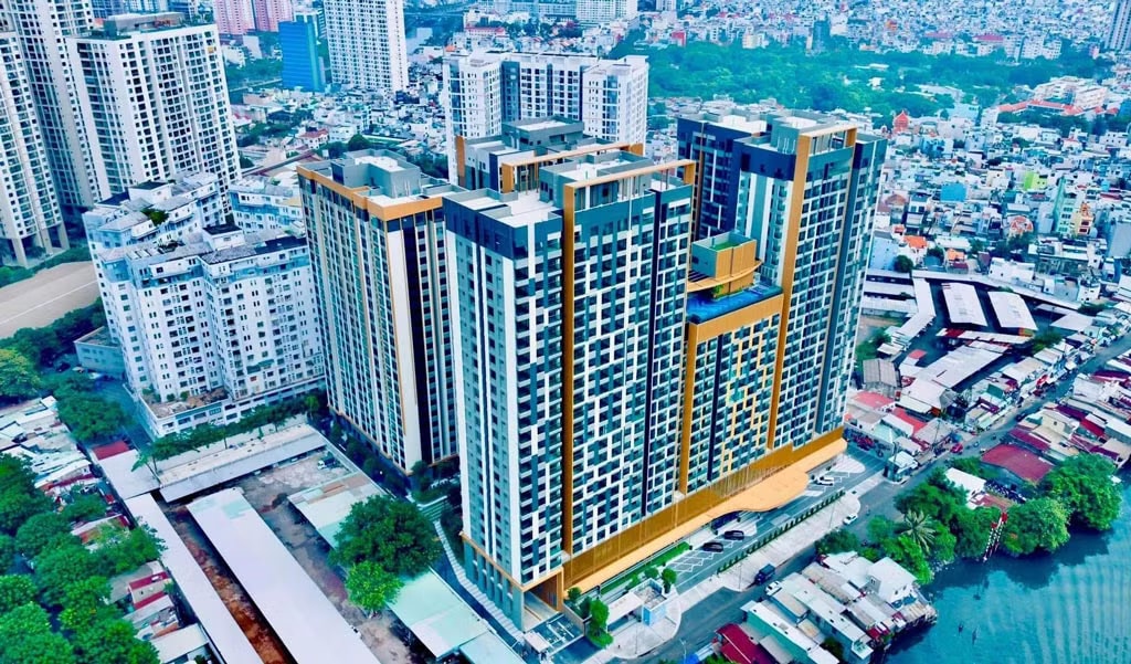 Quyết định 19 cho phép hoạt động cho thuê căn hộ ngắn hạn phục vụ du lịch, lưu trú nhưng người cho thuê, chủ căn hộ phải đăng ký kinh doanh. TPHCM cho phép dùng căn hộ cho thuê lưu trú ngắn hạn - Ảnh 1.