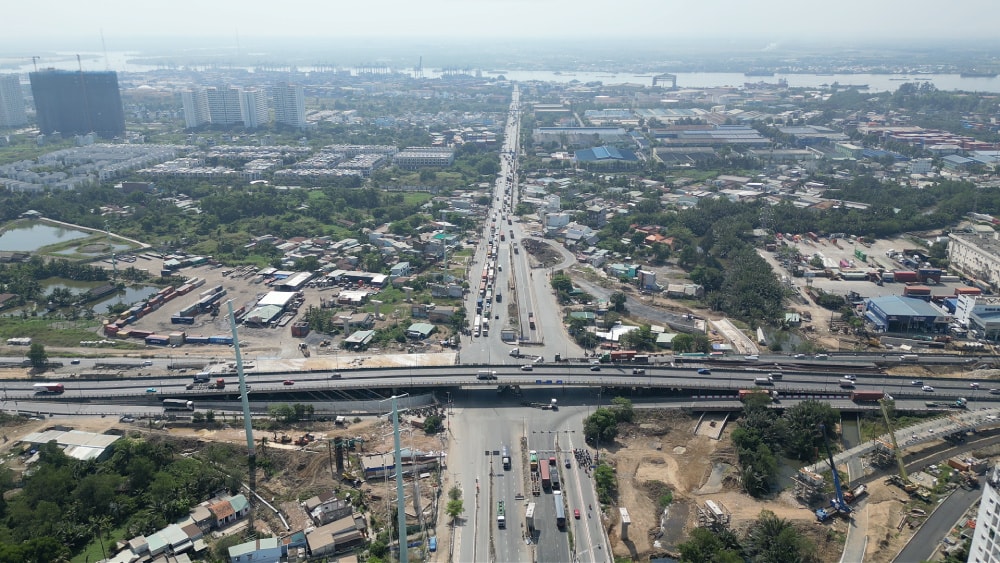Sắp hoàn thành nút giao thông 4 tầng đầu tiên của TP. HCM, giúp giải cứu kẹt xe cửa ngõ phía Đông- Ảnh 2. Sắp hoàn thành nút giao thông 4 tầng đầu tiên của TP. HCM, giúp giải cứu kẹt xe cửa ngõ phía Đông- Ảnh 2.
