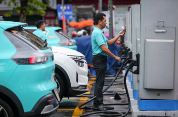'Bắt tay' cùng tỷ phú Phạm Nhật Vượng, doanh nghiệp quy mô gần 400 tỷ tham vọng phủ trạm sạc từ hệ thống cây xăng