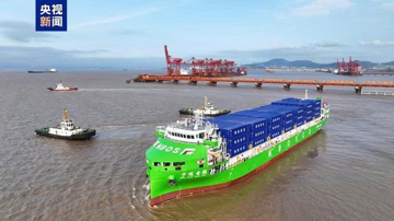 Chấn động: Tàu container chạy bằng điện lớn nhất thế giới do Trung Quốc sản xuất chính thức vận hành