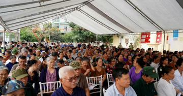 Người dân ngồi chật kín nhà văn hóa nhận thông tin mức tiền bồi thường thu hồi đất tại đại dự án 925.000 tỷ sở hữu sân vận động lớn nhất thế giới của Việt Nam