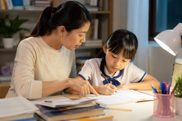 Người mẹ xuất huyết não do đột quỵ, mất thị lực cả 2 mắt sau khi dạy con học bài