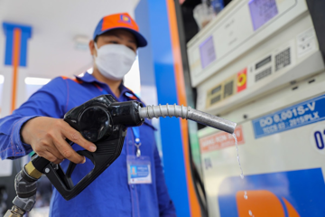 Nóng: Thuế xăng dầu chính thức về 0% từ hôm nay