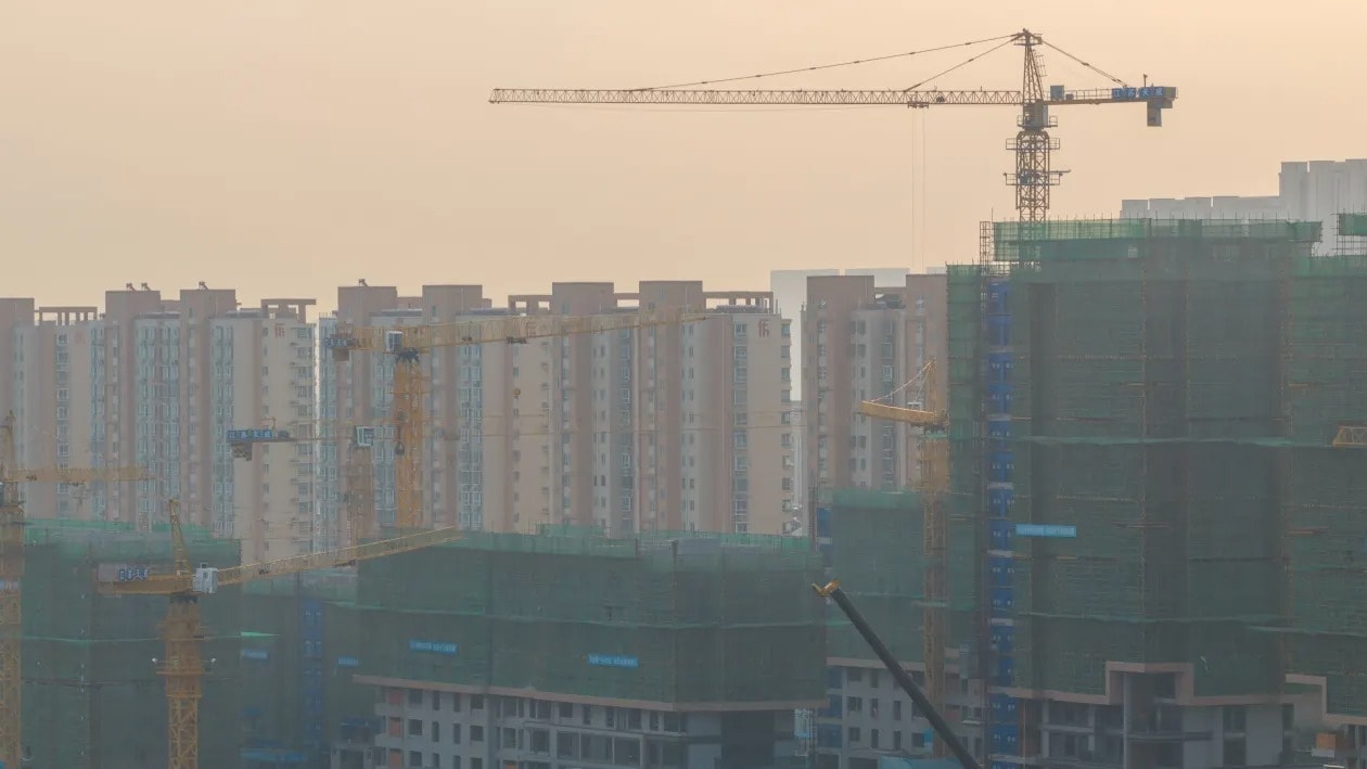 Một dự án bất động sản đang được xây dựng dọc theo dòng sông Hoài cổ kính ở thành phố Hoài An, tỉnh Giang Tô, Trung Quốc vào ngày 29/1/2026.