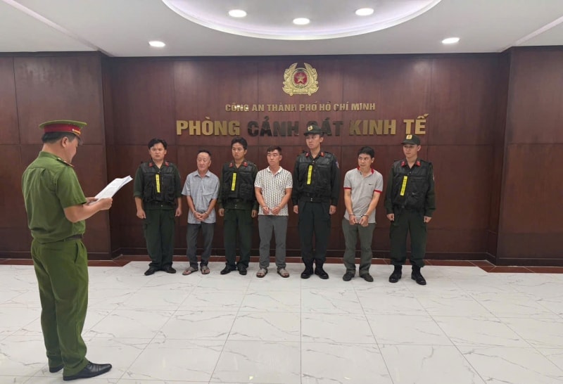 Các đối tượng liên quan đến đường dây phạm tội tại trụ sở công an