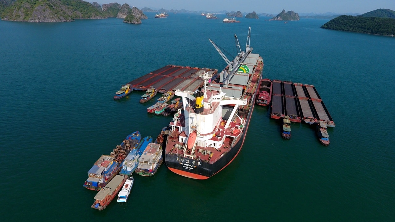 Khu vực cảng Con Ong - Hòn Nét. Nguồn ảnh: Báo Quảng Ninh Khu vực cảng Con Ong - Hòn Nét. Nguồn ảnh: Báo Quảng Ninh