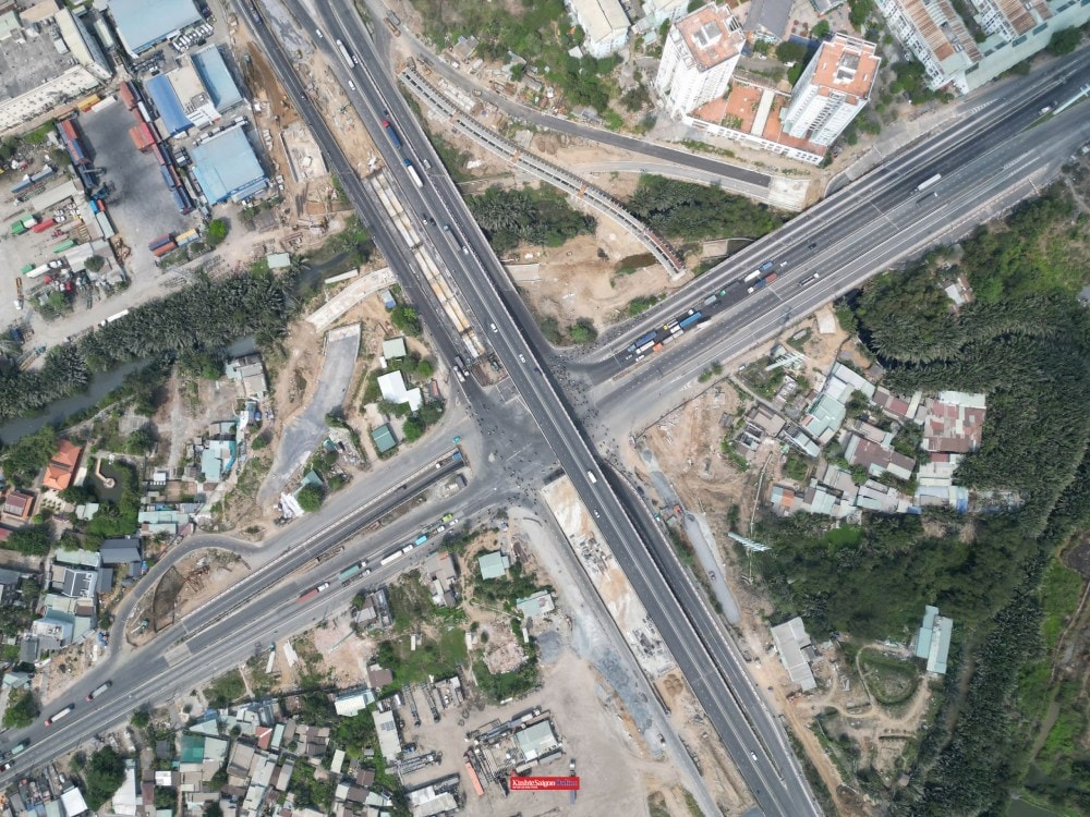 Khởi công gần 10 năm, nút giao thông 4 tầng đầu tiên tại TP giàu nhất Việt Nam tiếp tục lùi thời hạn về đích- Ảnh 3. Khởi công gần 10 năm, nút giao thông 4 tầng đầu tiên tại TP giàu nhất Việt Nam tiếp tục lùi thời hạn về đích- Ảnh 3.