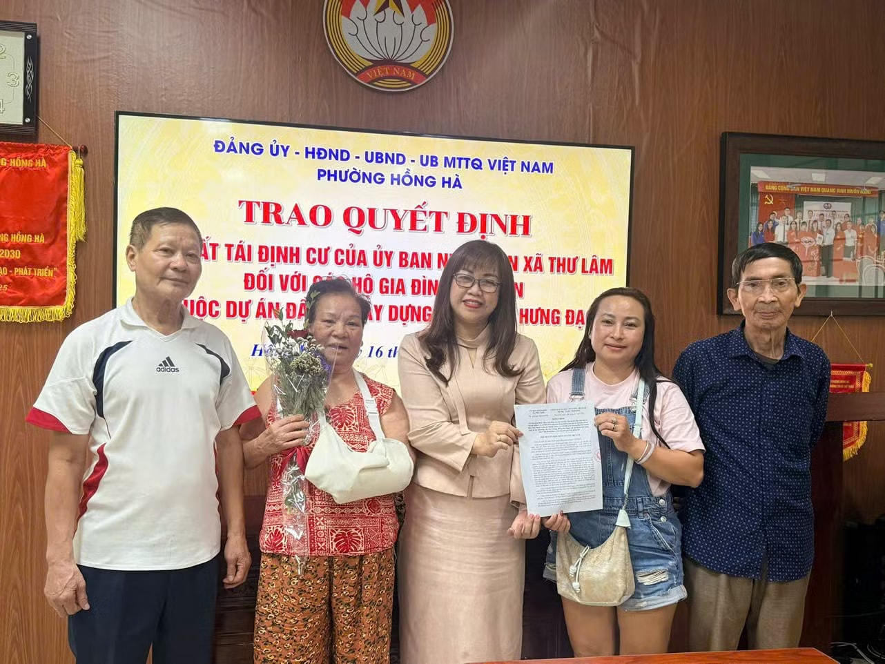 Dự án cầu Tứ Liên, cầu Trần Hưng Đạo: Giao đất tái định cư cho 56 hộ dân - Ảnh 1.