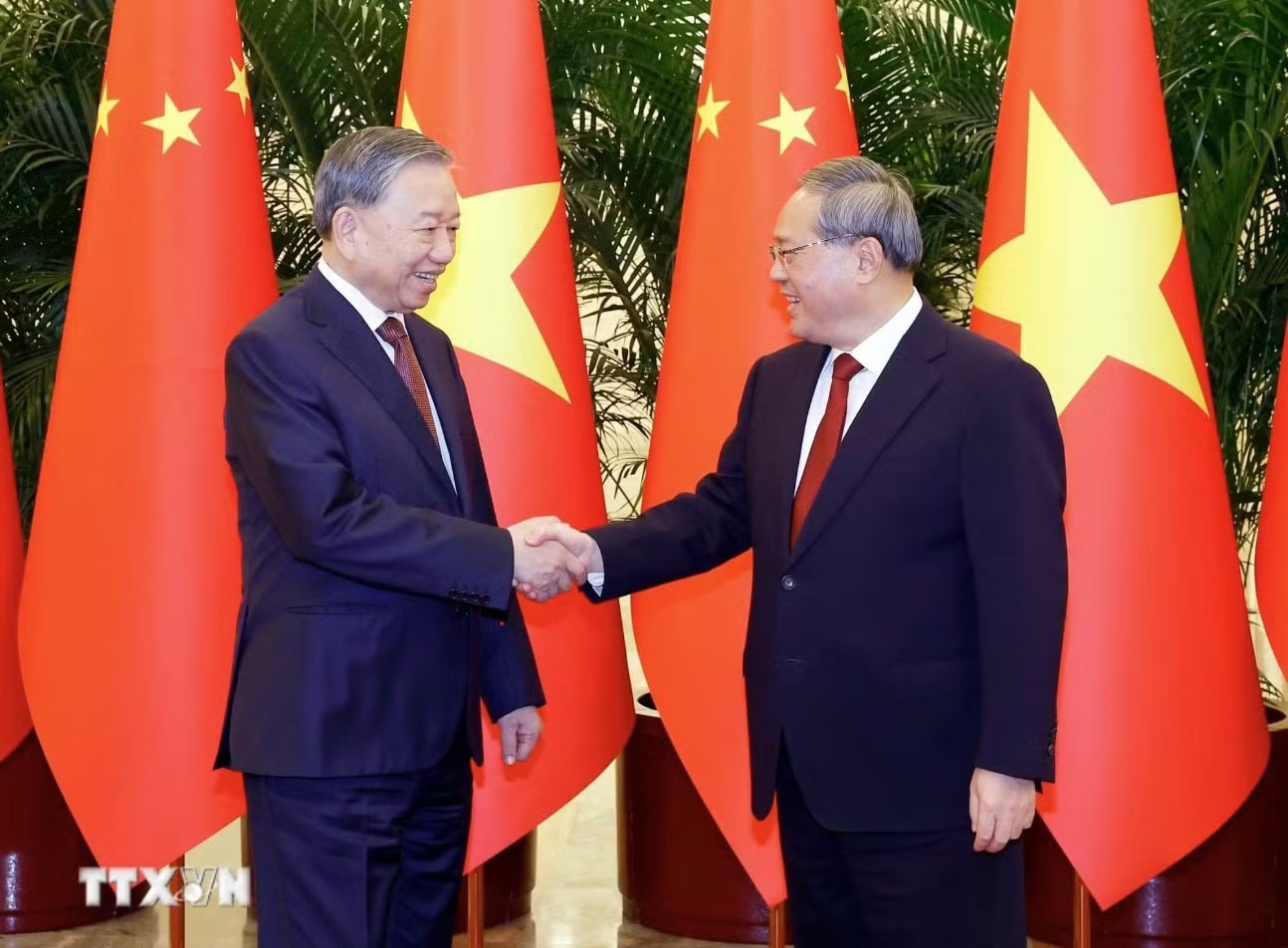 Tổng Bí thư, Chủ tịch nước Tô Lâm hội kiến Thủ tướng Trung Quốc Lý Cường. Ảnh: TTXVN Việt Nam và Trung Quốc ra Tuyên bố chung - Ảnh 5.