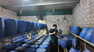 Nghi ngờ xưởng sản xuất giá đỗ của Tạ Văn Xã, công an đột kích thu giữ 4 tấn hàng có chứa chất độc