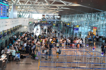 Thành phố đáng sống nhất Việt Nam đón chuyến bay đầu tiên từ Nga, 220 hành khách 'náo động' tại sân bay vì một lý do