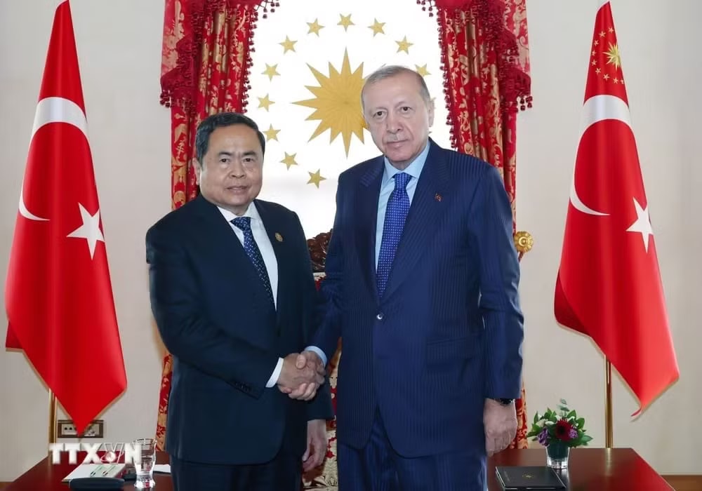 Chủ tịch Quốc hội Trần Thanh Mẫn hội kiến Tổng thống Thổ Nhĩ Kỳ Recep Tayyip Erdogan. (Ảnh: TTXVN) Chủ tịch Quốc hội Trần Thanh Mẫn hội kiến Tổng thống Thổ Nhĩ Kỳ - Ảnh 1.