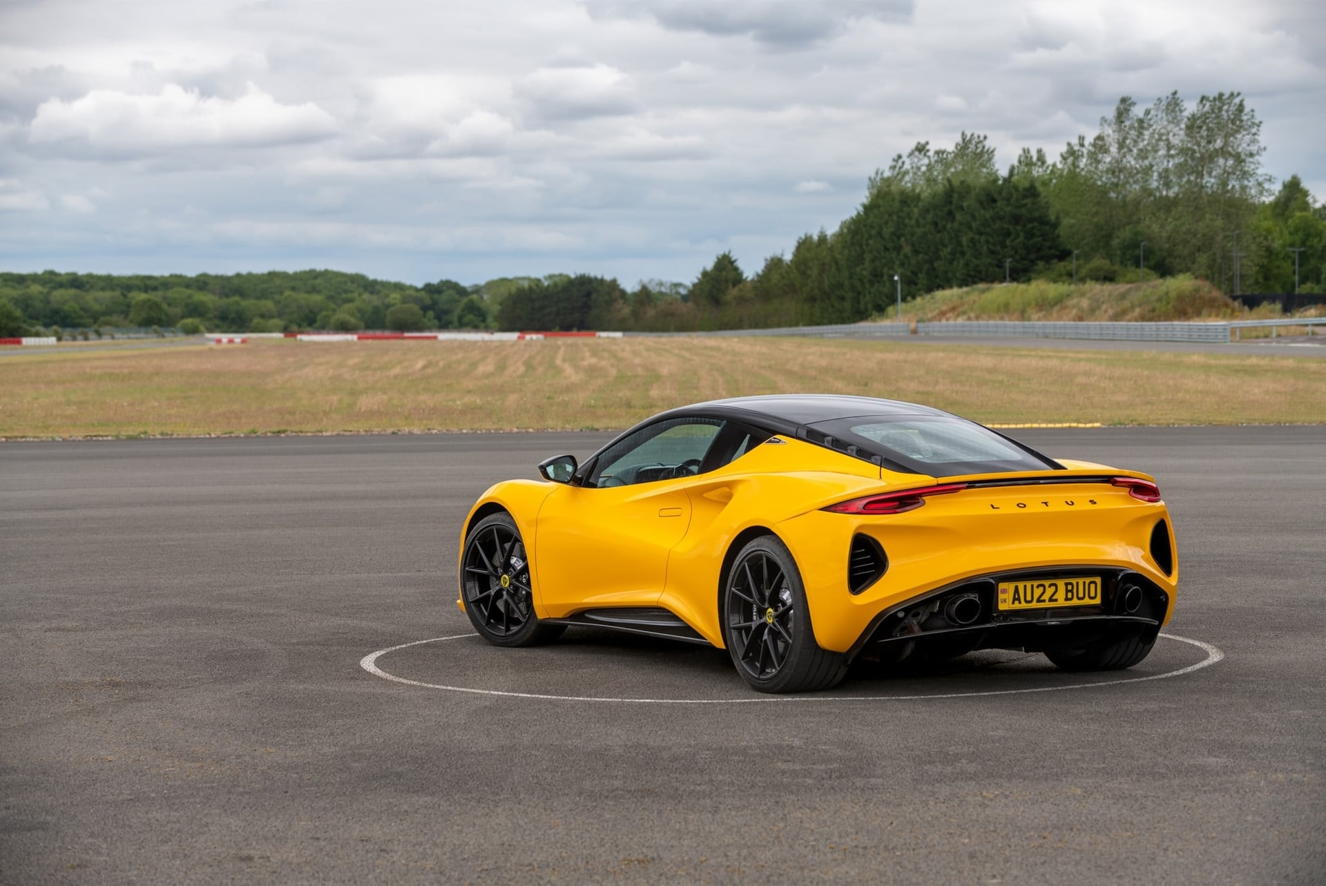 Lotus Emira 4