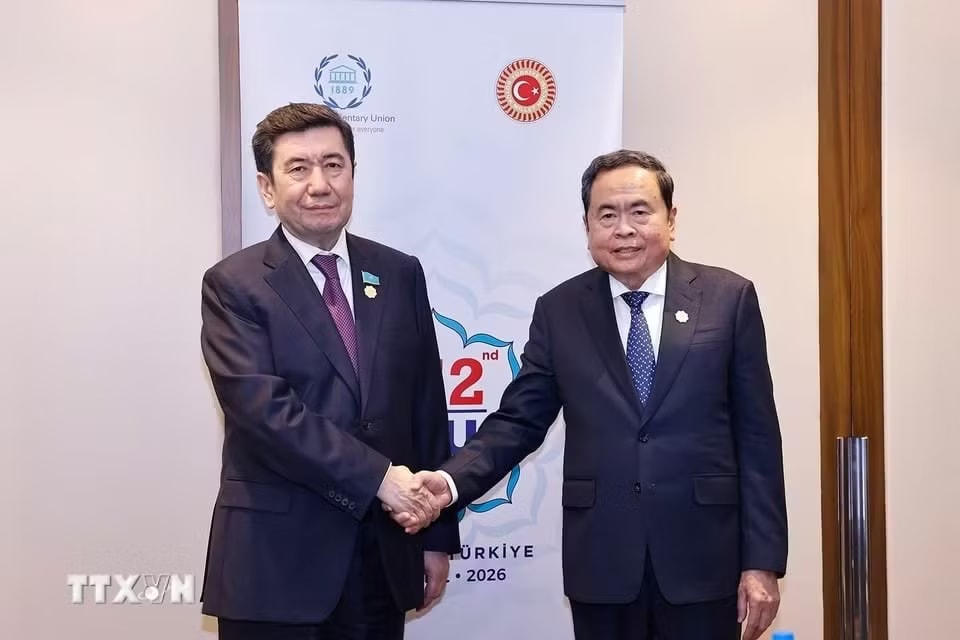 Chủ tịch Quốc hội Trần Thanh Mẫn hội kiến Chủ tịch Hạ viện Kazakhstan Yerlan Koshanov. (Ảnh: Doãn Tấn/TTXVN) Chủ tịch Quốc hội Trần Thanh Mẫn hội kiến Tổng thống Thổ Nhĩ Kỳ - Ảnh 2.