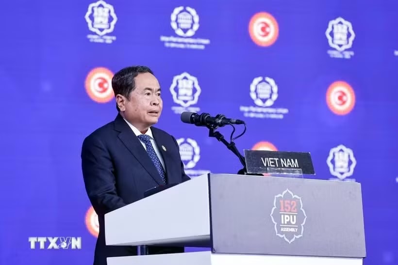 Chủ tịch Quốc hội Trần Thanh Mẫn phát biểu tại Phiên thảo luận chung về chủ đề “Nuôi dưỡng hy vọng, bảo đảm hòa bình và bảo vệ công lý cho các thế hệ tương lai.” (Ảnh: Doãn Tấn/TTXVN) Chủ tịch Quốc hội Trần Thanh Mẫn có bài phát biểu quan trọng tại IPU-152 - Ảnh 1.