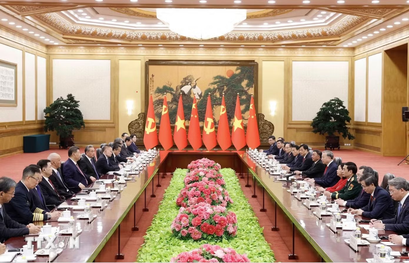Cuộc hội đàm giữa hai nhà lãnh đạo và quan chức cấp cao Việt Nam - Trung Quốc. Ảnh: TTXVN Việt Nam và Trung Quốc ra Tuyên bố chung - Ảnh 3.