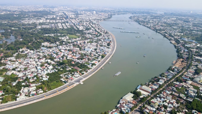 Đồng Nai trước bước ngoặt lên thành phố trực thuộc Trung ương: Từ 'thủ phủ công nghiệp' đến cực tăng trưởng quốc gia- Ảnh 4. Đồng Nai trước bước ngoặt lên thành phố trực thuộc Trung ương: Từ 'thủ phủ công nghiệp' đến cực tăng trưởng quốc gia- Ảnh 4.