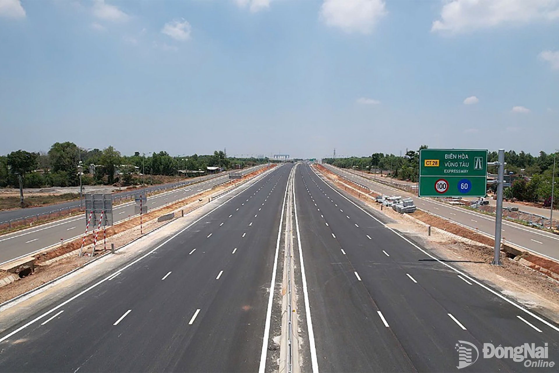 Chỉ hơn 10 ngày nữa, sẽ chính thức thông xe 18km tuyến chính cao tốc nối 2 tỉnh thành giàu nhất Việt Nam- Ảnh 1. Chỉ hơn 10 ngày nữa, sẽ chính thức thông xe 18km tuyến chính cao tốc nối 2 tỉnh thành giàu nhất Việt Nam- Ảnh 1.